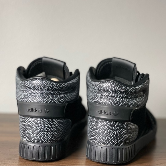 Size 6.5(M)/ 8(W) - adidas Tubular Invader Strap Triple Black BB1169 - Picture 6 of 6